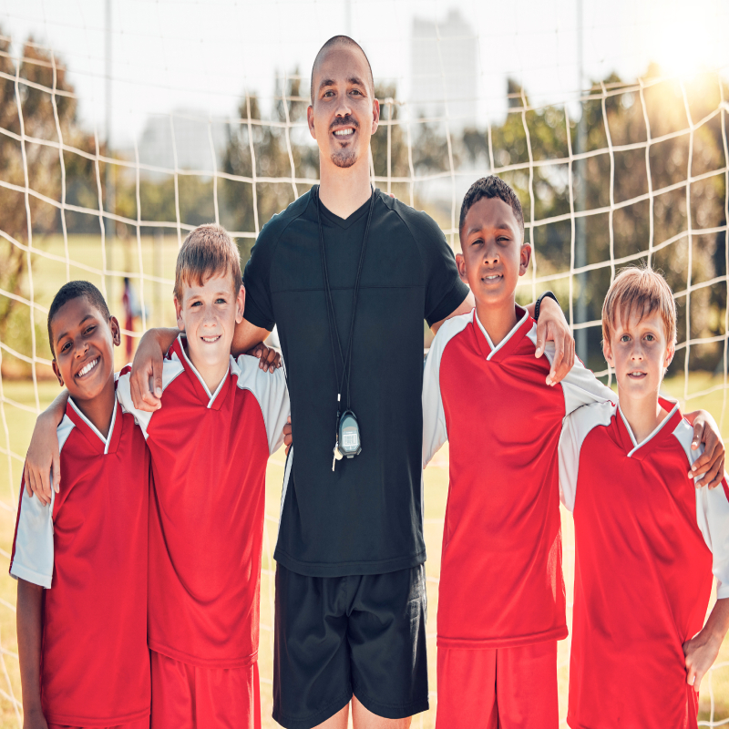 entraineur-soccer-avec-joueurs