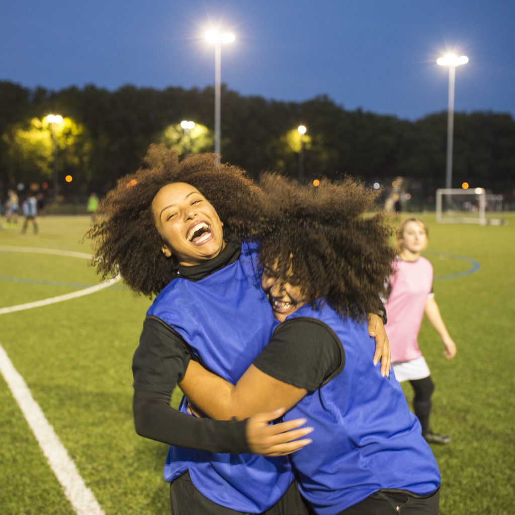 deux joueuses de soccer qui gagn les jeux du qubecc
